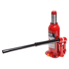 GTE-TH90504 - Домкрат бутылочный 5т 207-402мм GTE - 
Грузоподъемность: 5 т
Привод : гидравлический
Мин.высота подхвата: 20,7 см
Макс.высота подхвата: 40,2 см
Ход штока: 125 мм
Ход выдвижного винта: 70 мм

Преимущества:

Сварная конструкция домкрата в отли