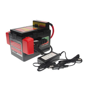 JTC-7725 - Устройство пусковое 12V 1800А 20000мА/ч мини JTC - 
Емкость АКБ: DC 12В / 20А·ч.
Максимальная сила тока: 1800А.
Устройство оснащено цифровым вольтаметром и 2 светодиодными лампами.
Зарядное устройство: AC 100-240В, 1А